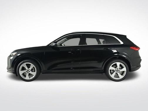 Mythos Black Metallic 2025 Audi Q5 2.0T quattro Premium