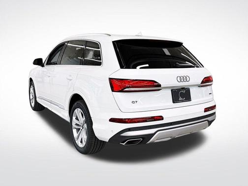 2025 Audi Q7 45 Premium Plus