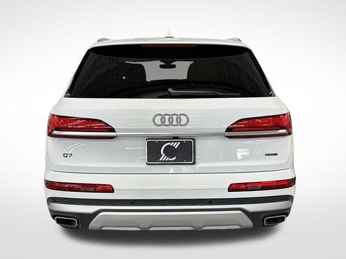 2025 Audi Q7 45 Premium Plus
