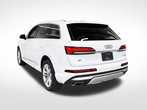 2025 Audi Q7 45 Premium Plus