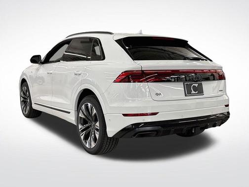 Glacier White Metallic 2027 Audi Q8