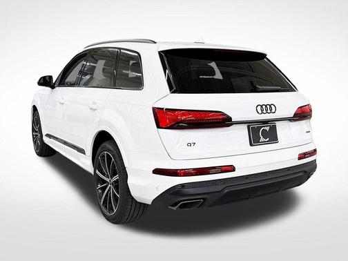 2025 Audi Q7 45 Premium Plus