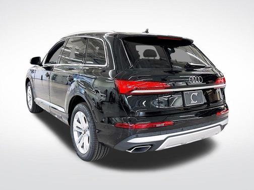 2025 Audi Q7 45 Premium Plus