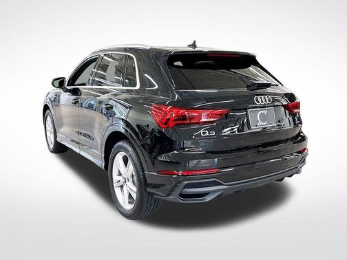 2024 Audi Q3 45 S line Premium