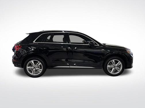 2024 Audi Q3 45 S line Premium