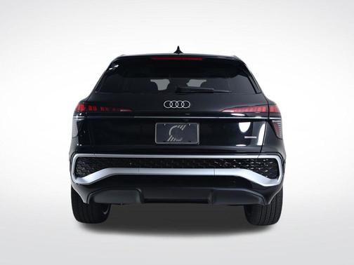 Mythos Black Metallic 2026 Audi Q3 S line