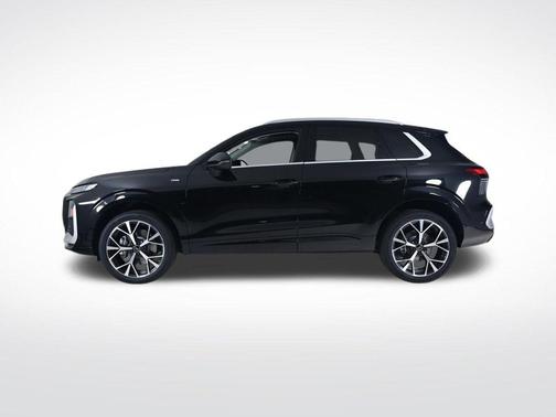Mythos Black Metallic 2026 Audi Q3 S line