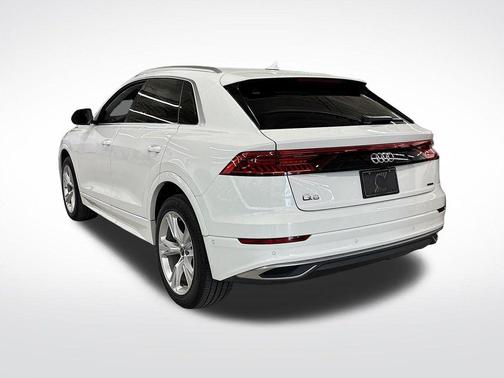 2022 Audi Q8 55 Premium Plus