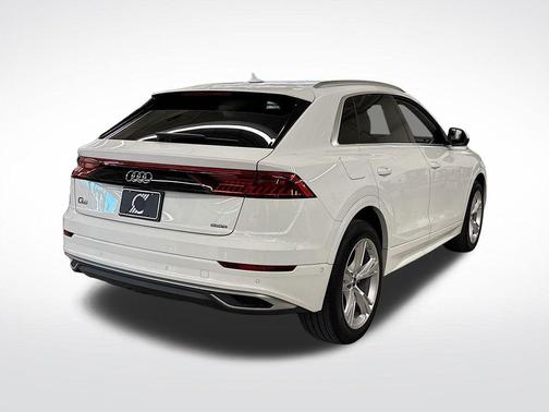 2022 Audi Q8 55 Premium Plus