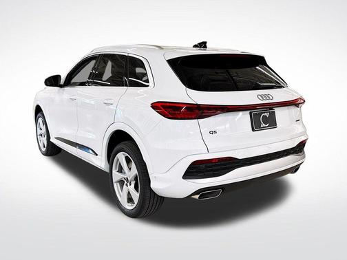 Glacier White Metallic 2026 Audi Q5 PLUS