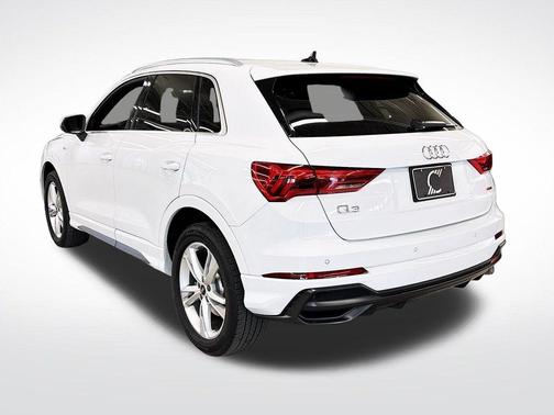2022 Audi Q3 45 S line Premium