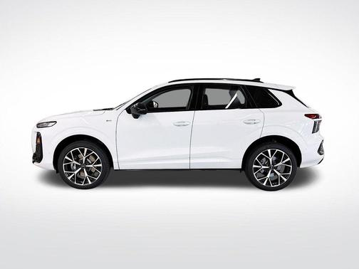 Glacier White Metallic 2026 Audi Q3 S line