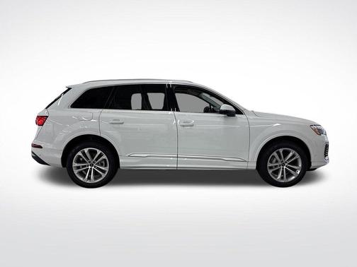 2025 Audi Q7 45 Premium Plus