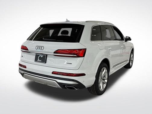 2025 Audi Q7 55 Premium Plus