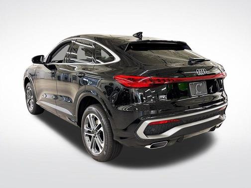 Mythos Black Metallic 2026 Audi Q5 Sportback