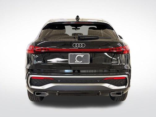 Mythos Black Metallic 2026 Audi Q5 PLUS