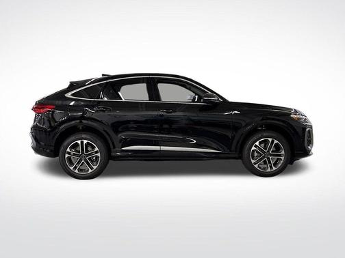 Mythos Black Metallic 2026 Audi Q5 PLUS