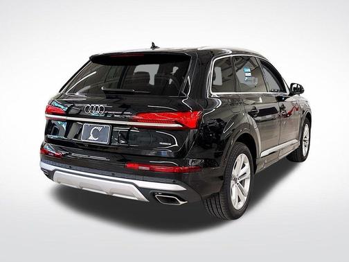 2025 Audi Q7 45 Premium Plus