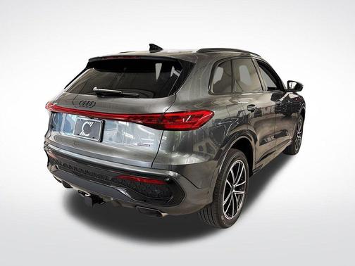 Daytona Gray Pearl 2026 Audi Q5 PLUS