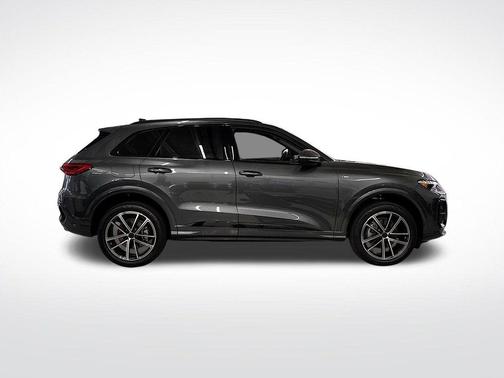 Daytona Gray Pearl 2026 Audi Q5 PLUS