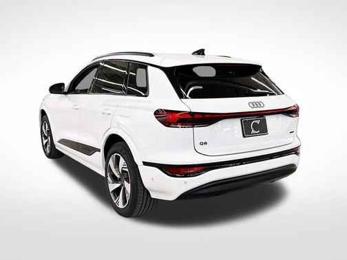 Glacier White Metallic 2025 Audi Q6 e-tron Premium