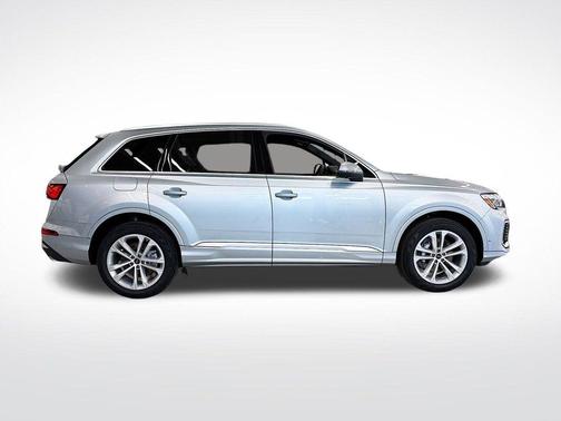 2025 Audi Q7 45 Premium Plus