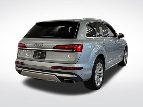 2025 Audi Q7 45 Premium Plus
