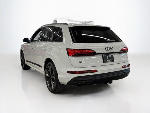 2025 Audi Q7 55 Premium Plus