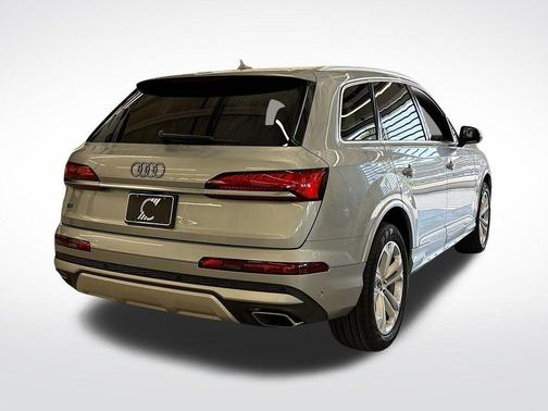2025 Audi Q7 45 Premium Plus