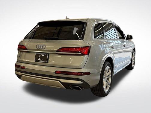 2025 Audi Q7 45 Premium Plus