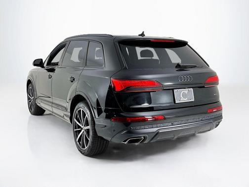 2025 Audi Q7 45 Premium Plus