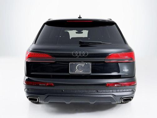 2025 Audi Q7 45 Premium Plus