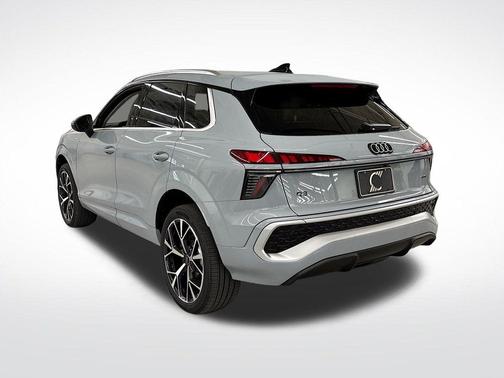 Arrow Gray Pearl 2026 Audi Q3 S line