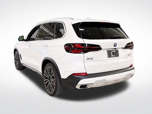 Alpine White 2024 BMW X5 xDrive40i