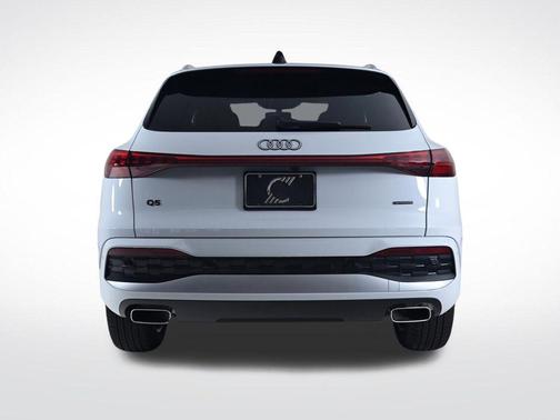 Glacier White Metallic 2026 Audi Q5