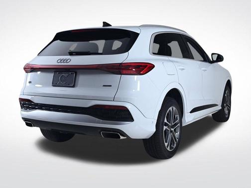 Glacier White Metallic 2026 Audi Q5