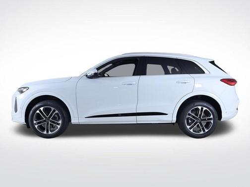 Glacier White Metallic 2026 Audi Q5