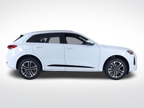 Glacier White Metallic 2026 Audi Q5