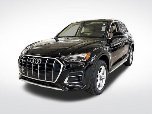Brilliant Black 2024 Audi Q5 40 Premium
