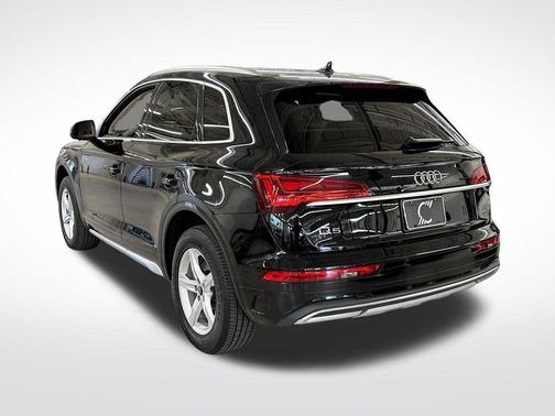 Brilliant Black 2024 Audi Q5 40 Premium