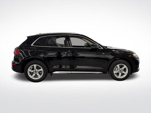 Brilliant Black 2024 Audi Q5 40 Premium