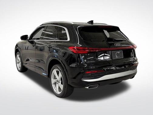 Mythos Black Metallic 2026 Audi Q5 PLUS