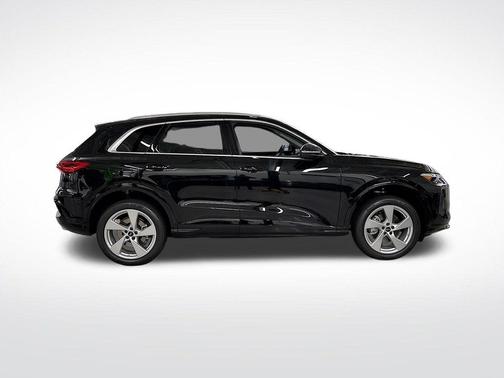 Mythos Black Metallic 2026 Audi Q5 PLUS