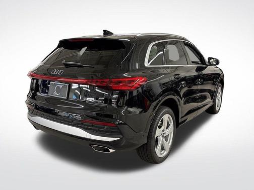Mythos Black Metallic 2026 Audi Q5 PLUS