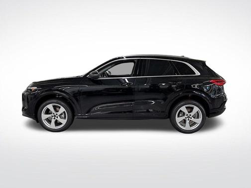 Mythos Black Metallic 2026 Audi Q5 PLUS