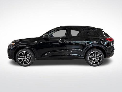 Mythos Black Metallic 2026 Audi Q5 PLUS