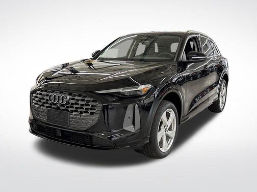 Mythos Black Metallic 2026 Audi Q5 PLUS