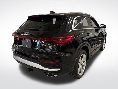 Mythos Black Metallic 2026 Audi Q5 PLUS