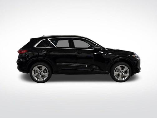 Mythos Black Metallic 2026 Audi Q5 PLUS