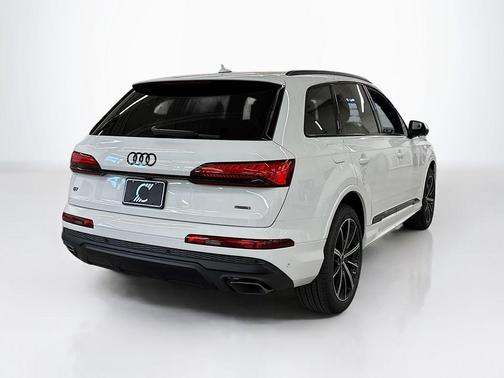 2025 Audi Q7 45 Premium Plus